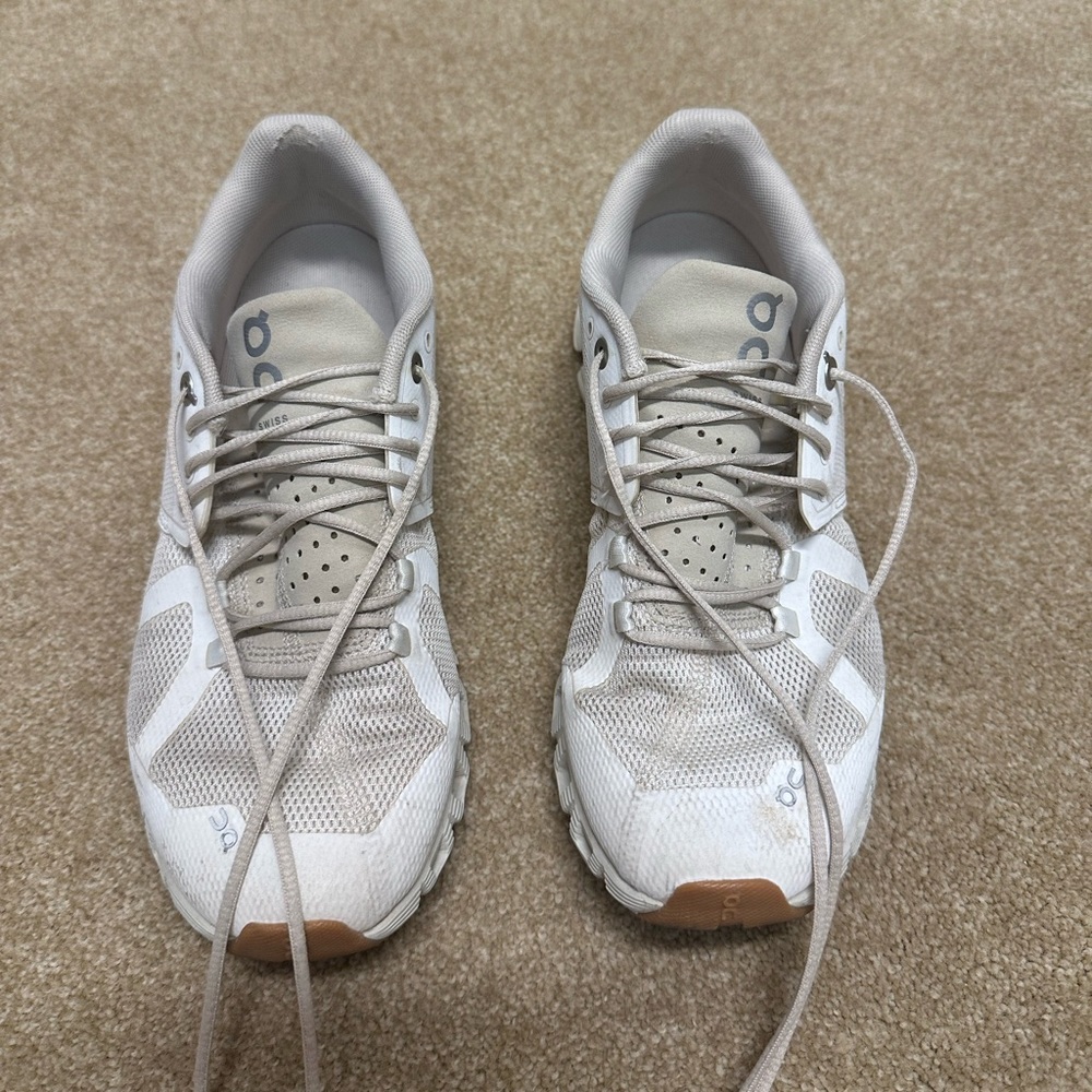 On Cloud Womens Shoes 7.5